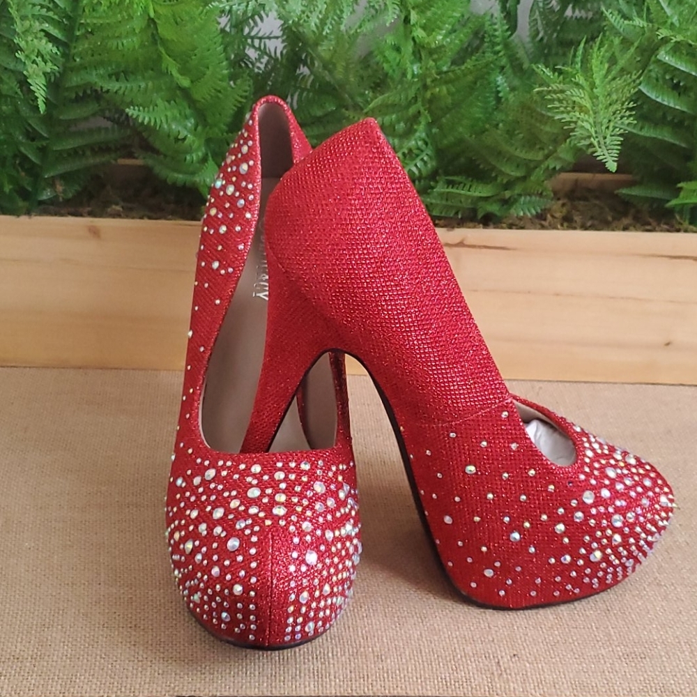 Delicacy Shimmer Red Pump
